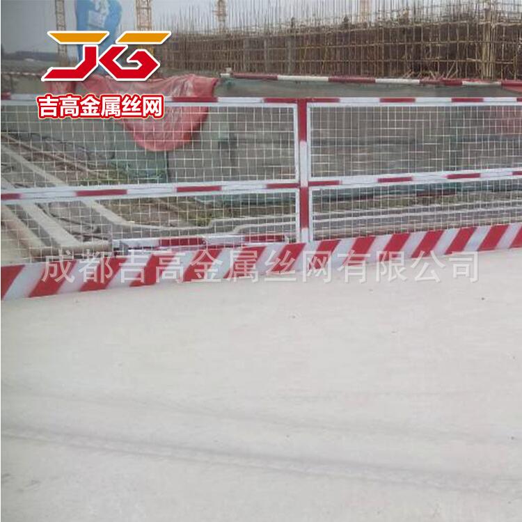 四川工厂直销牛栏网 草原网 圈草地的铁丝网 圈山铁丝网四川厂家工地基坑护栏网 成都桥梁安全防护网 成都建筑施工围栏网