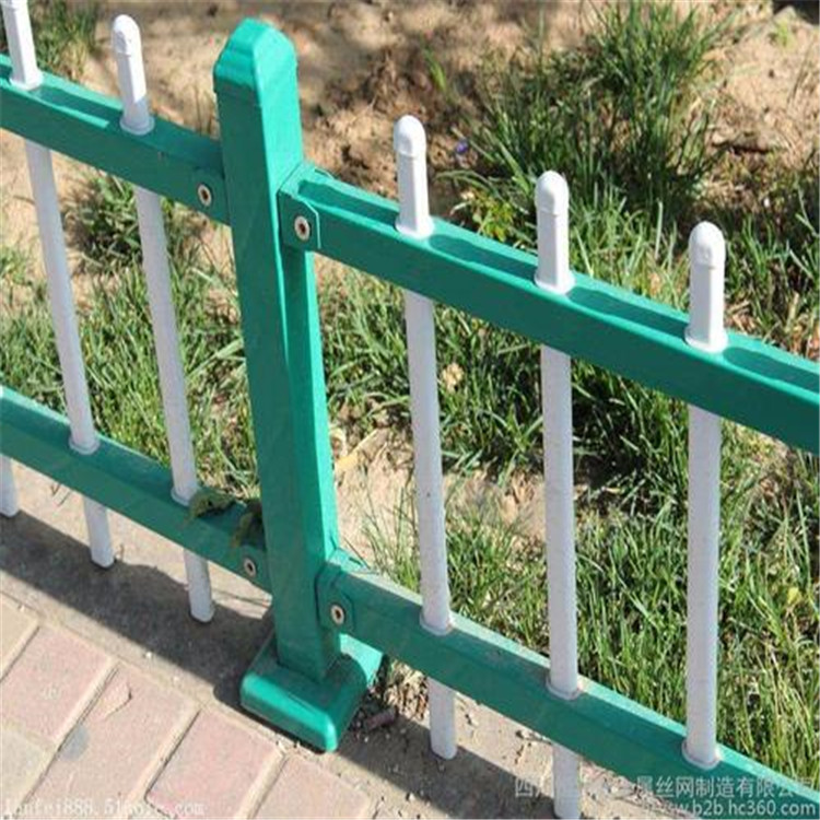 现货n型锌钢草坪护栏 公园小区绿化栅栏 学校路边隔离园艺花坛护栏