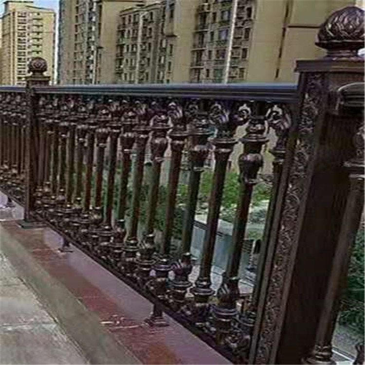 厂家直销别墅铝艺阳台护栏 铝合金家用小区露台防护栏杆 围墙围栏