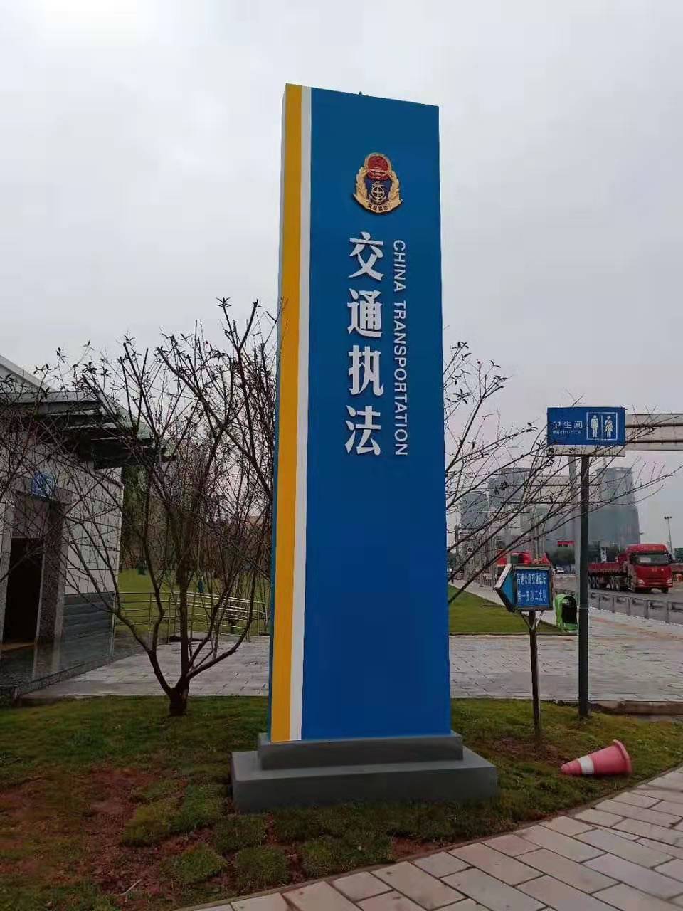 专注广告标识17年              成都交通标牌标识公司