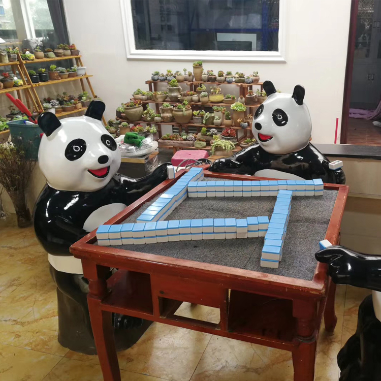 仿真玻璃钢熊猫打麻将雕塑定制 母子熊猫打麻将雕塑 玻璃钢雕塑
