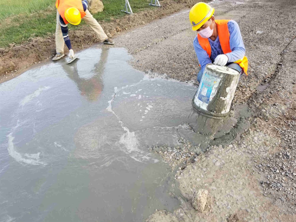广西柳州水泥路面开裂处理路面修补选砼佳混凝土路面修补混凝土路
