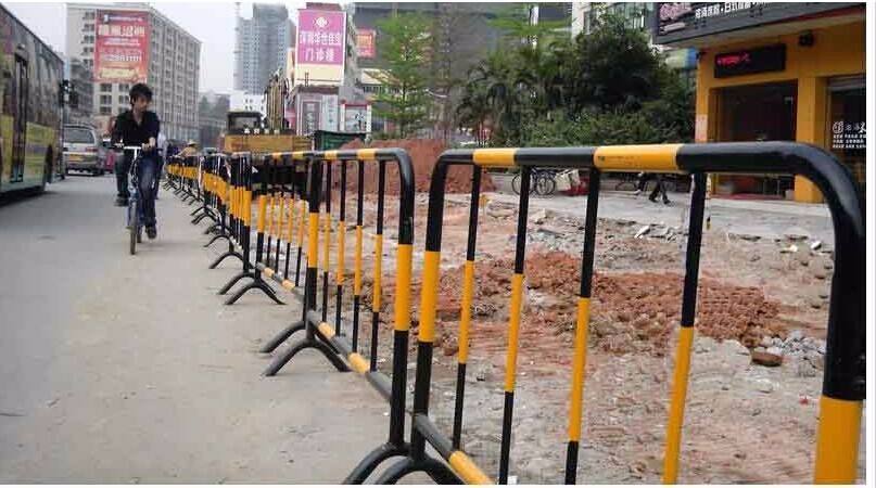 宜宾市铁马护栏临时可移动围栏铁马护栏交通施工警示道路防撞隔离铁马护栏