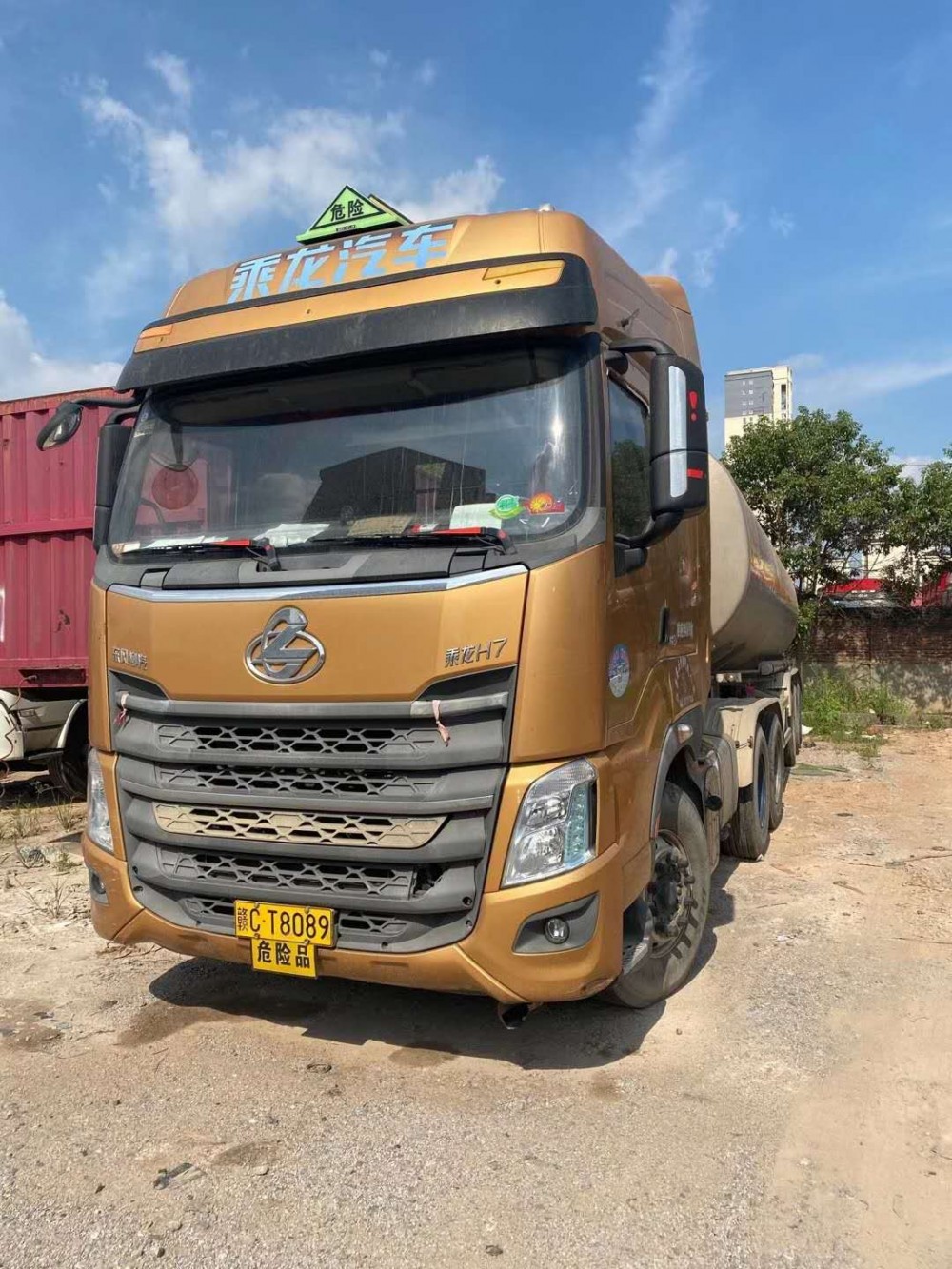 乘龙H7半挂油罐车 国五 460玉柴 三类危货 昌骅42方不锈钢罐