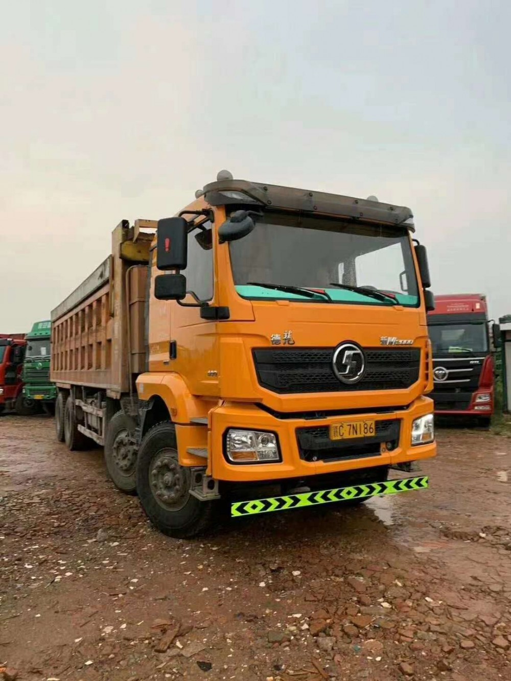 德龙新M3000前四后八自卸车 国五  400马力 8米厢