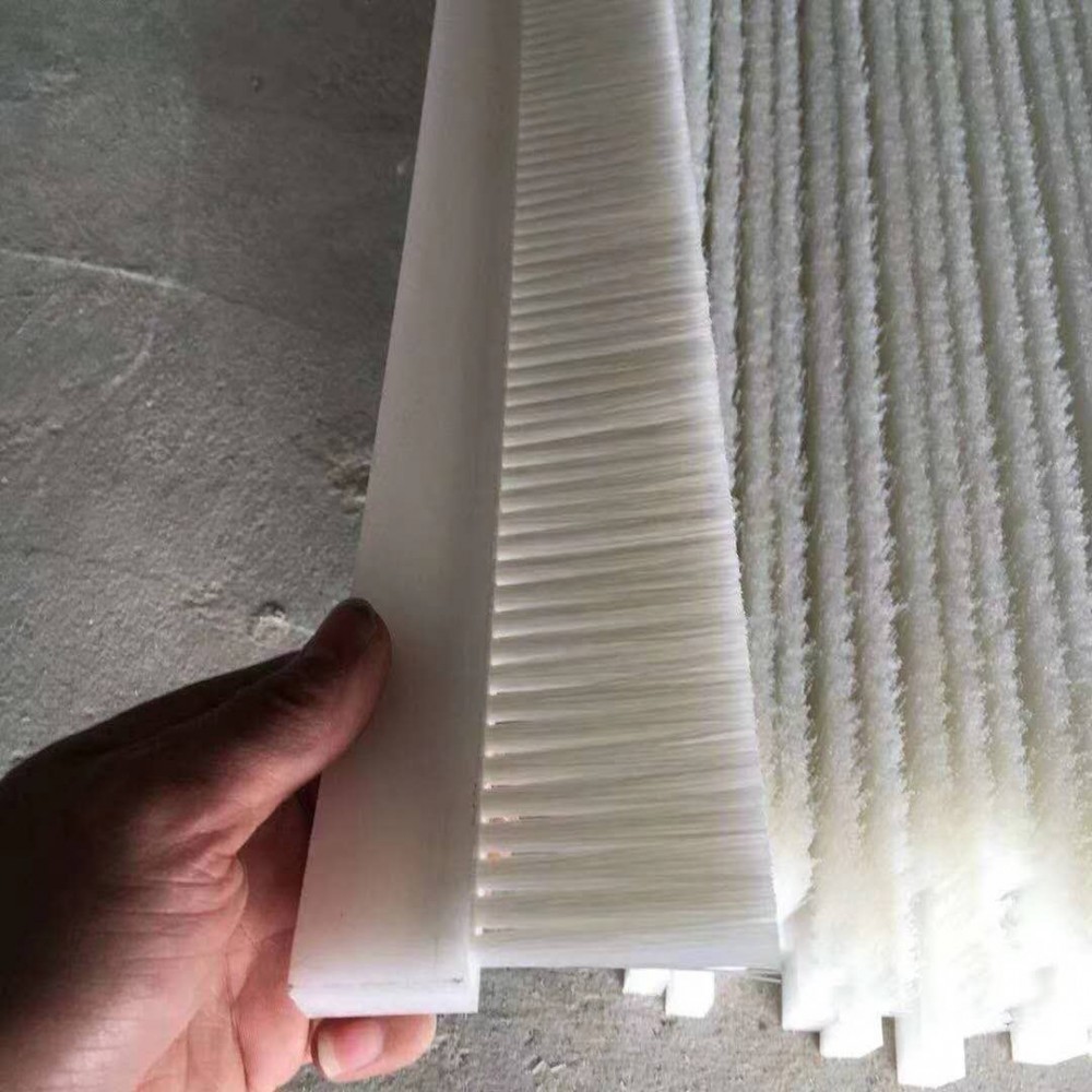 直销数控冲床毛刷 长条尼龙丝毛刷  尼龙丝排刷  PVC条刷lilon 板刷 砖机条刷  长条尼龙毛刷 工业毛刷条