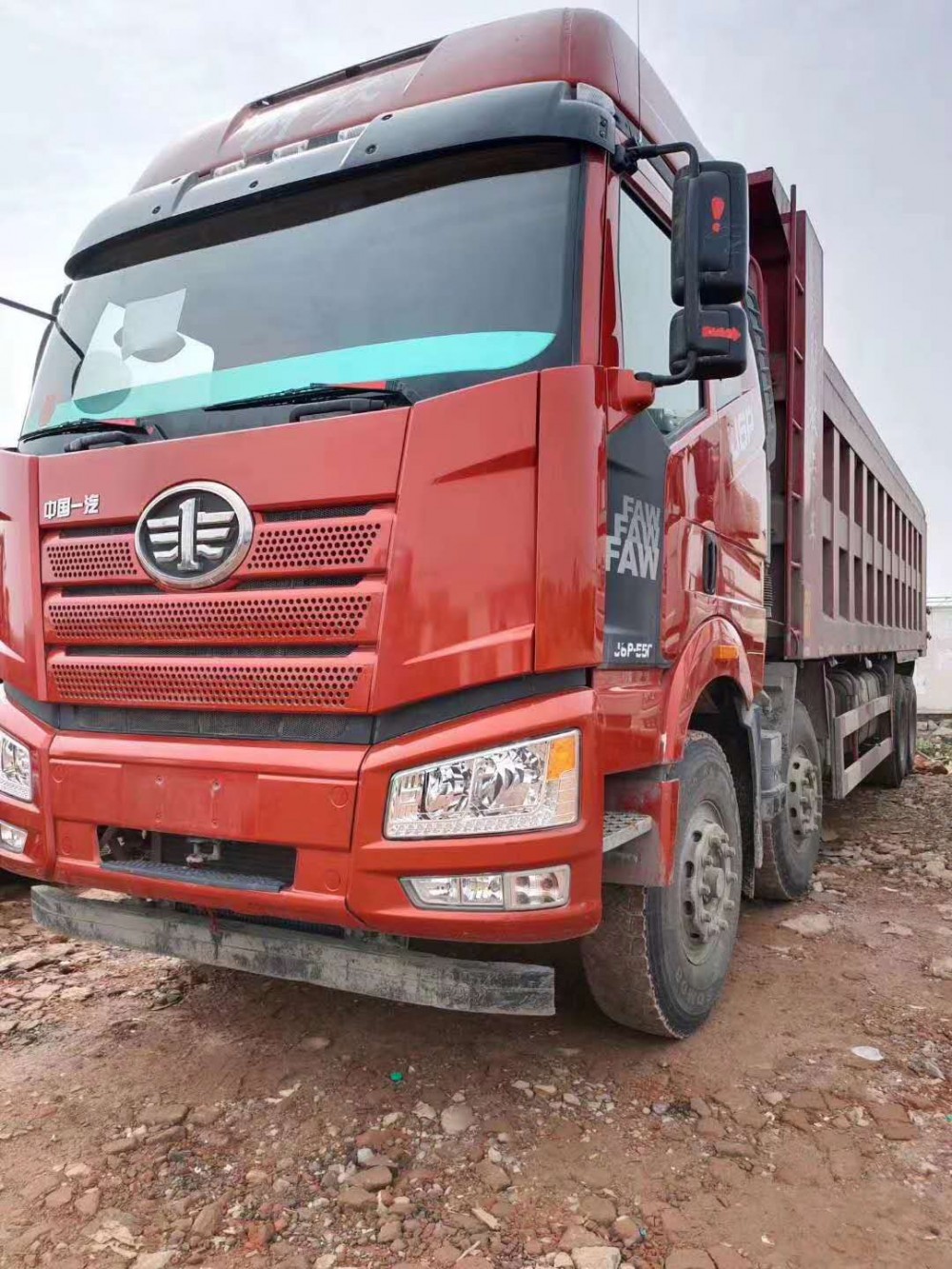 6个月的解放J6P前四后八自卸车 国五 550马力8.6米车厢
