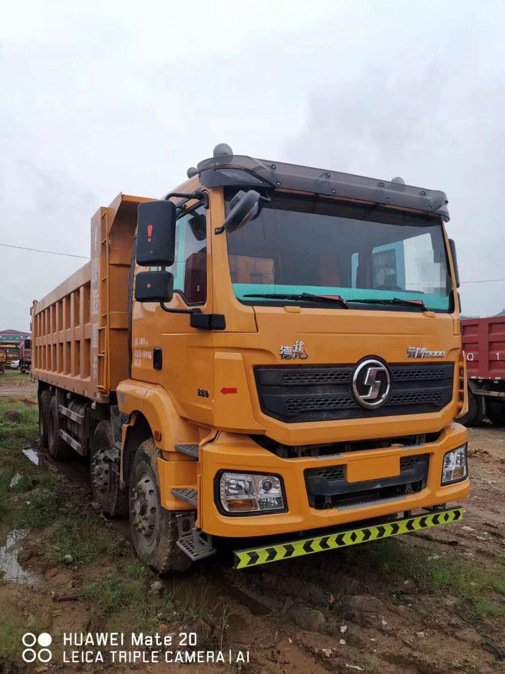 陕汽德龙X3000前四后八自卸车  17年7月7.4米箱350马力