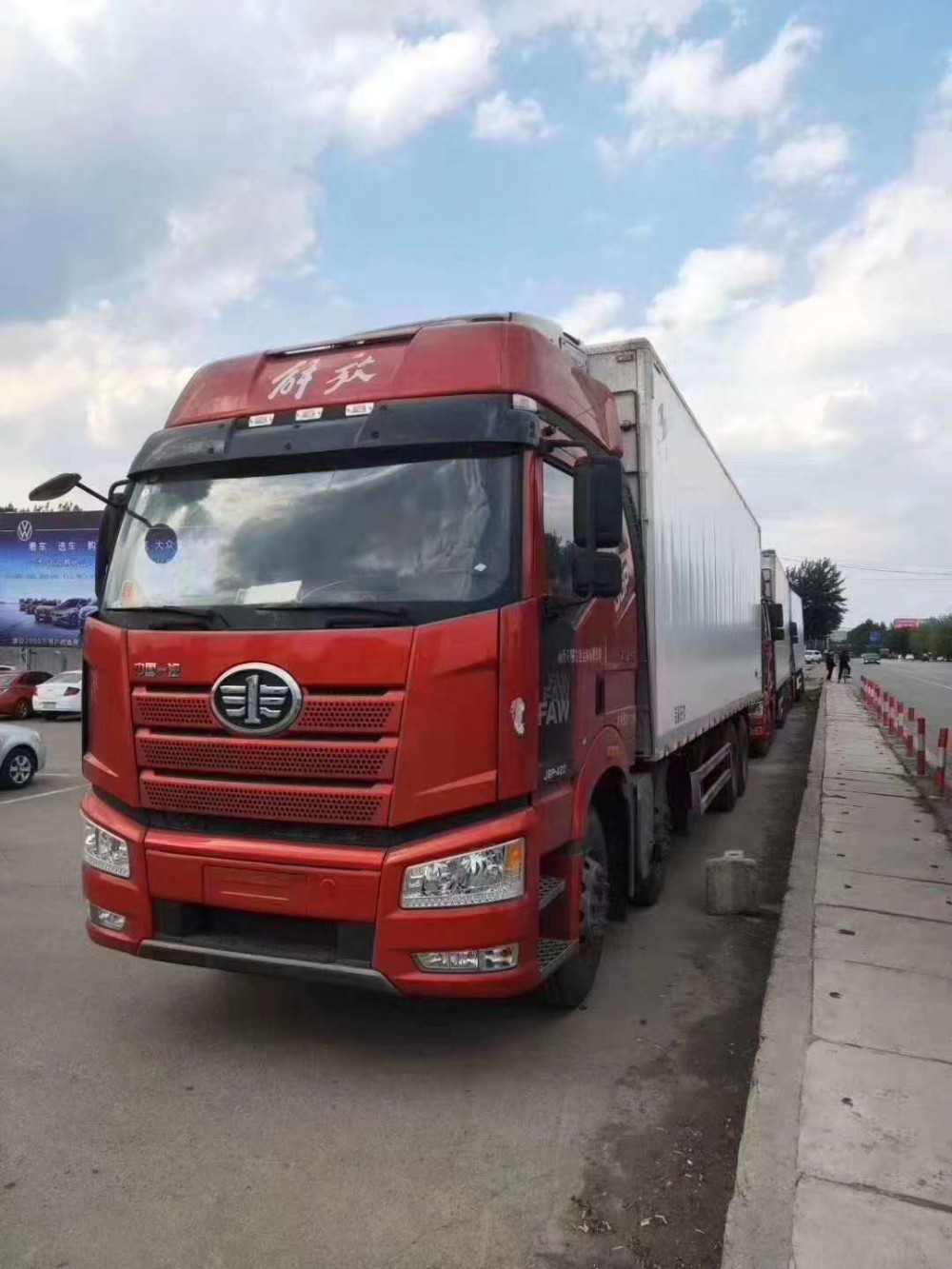 二手货车  解放前四后八载货车 420动力 轻量化9米6苍栏