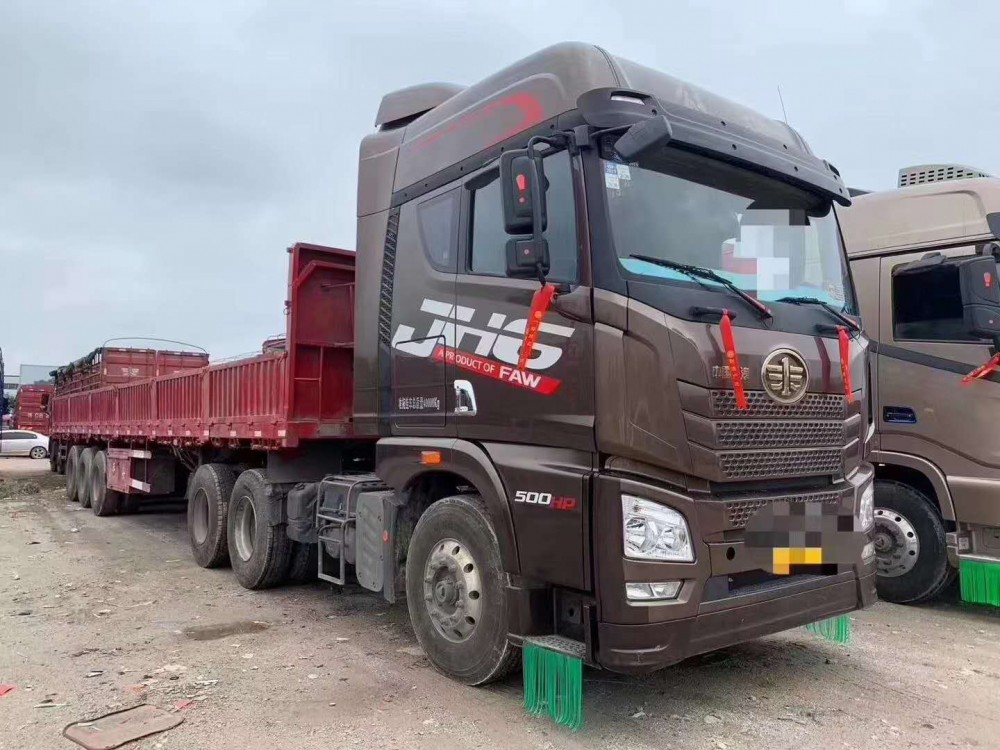 带13米平板解放JH6牵引车