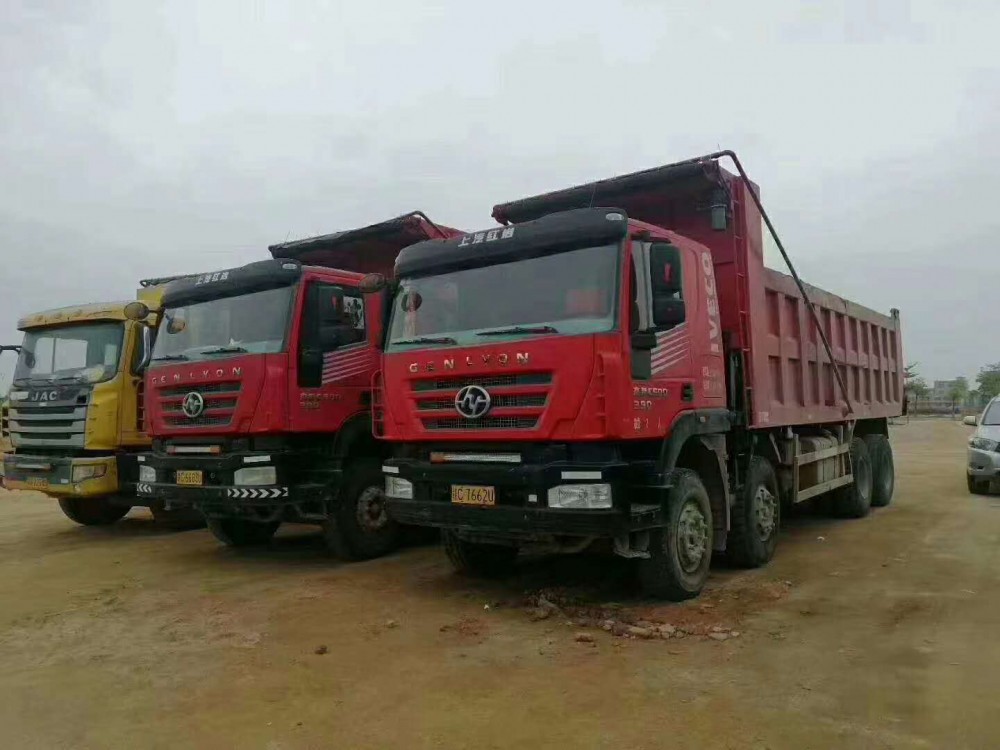 红岩杰狮自卸车