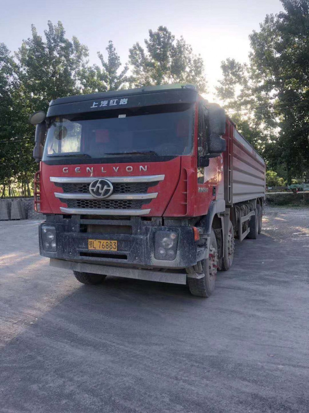 红岩杰师前四后八自卸车  8.6米货箱 整车原版