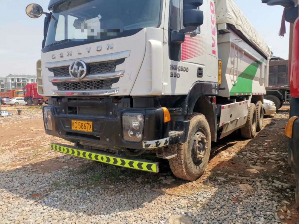 杰狮C500后八轮环保车5.8米车厢