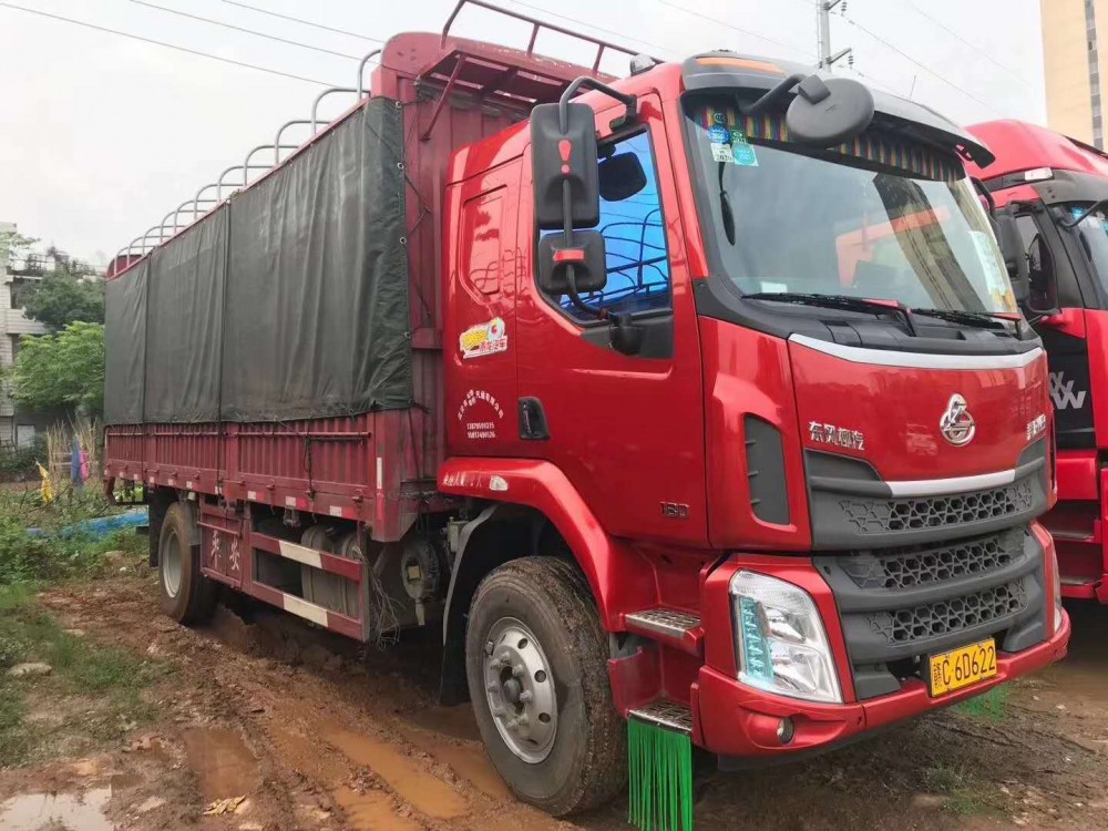 乘龙M3 6米8高栏载货车缸黄金玉柴发动机