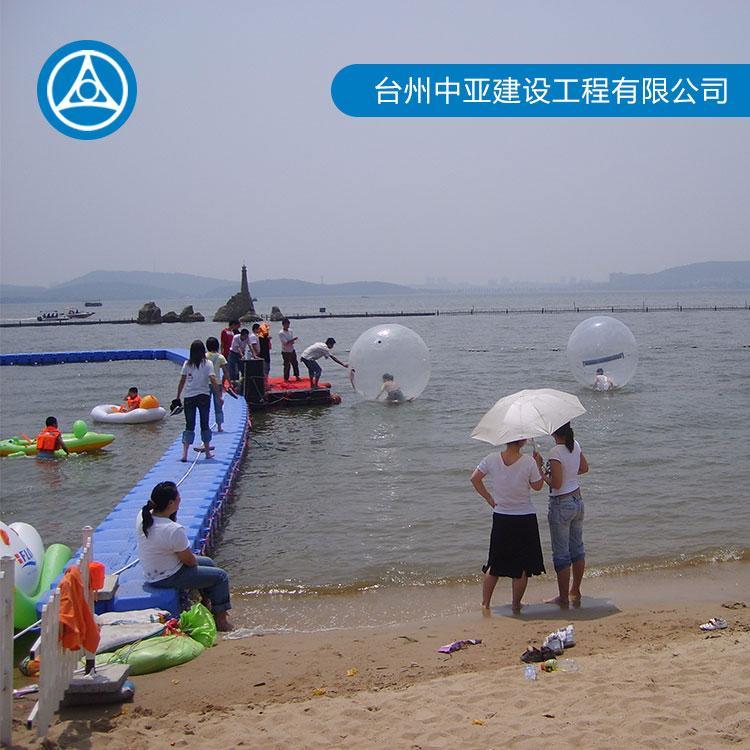 塑料浮筒水上平台 水上游泳池休闲 水上木屋设计