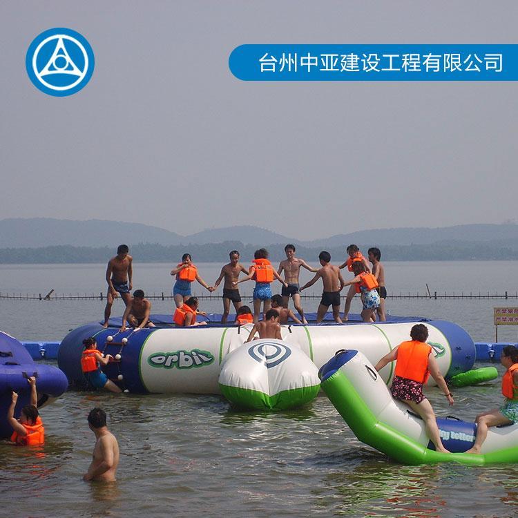 水上工程浮筒生产商 水上游泳池设计 水上浮筒平台休闲