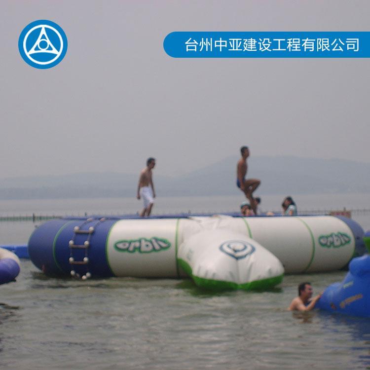 水上工程浮筒生产商 水上游泳池现货 水上浮筒游泳池休闲