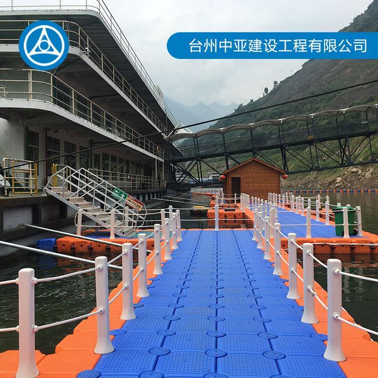 塑料浮筒水上平台 水上游泳池休闲 水上浮筒平台休闲