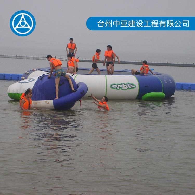 塑料浮筒水上平台 水上游泳池现货 水上游乐设施生产商