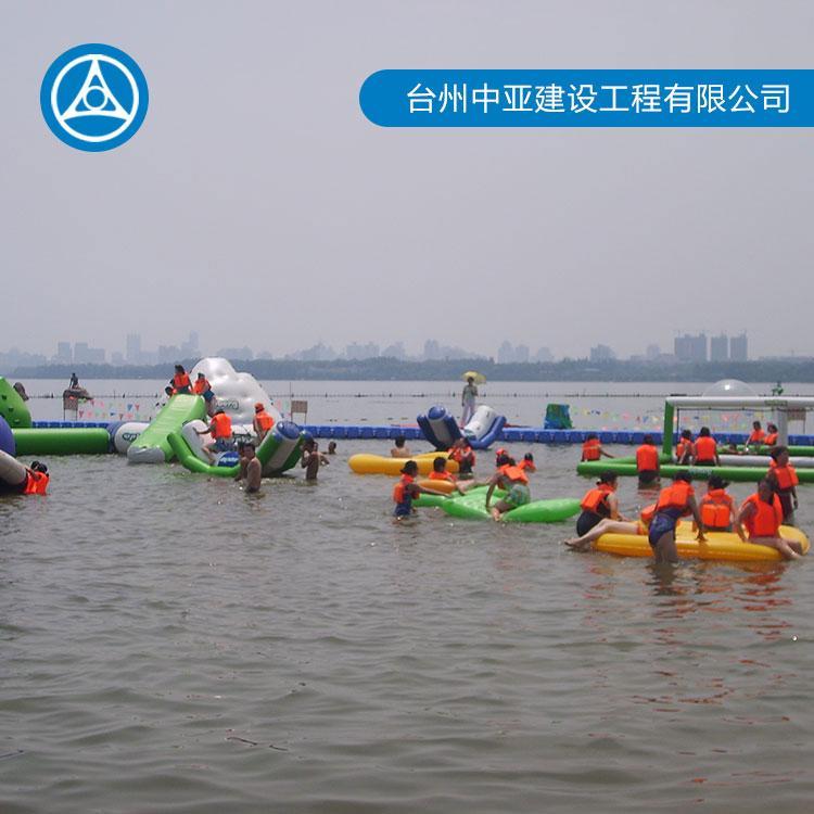 塑料浮筒水上平台 水上游泳池定制 水上乐园生产商
