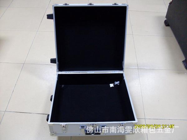专业生产与设计多种款式的铝制拉杆箱 铝合金拉杆箱 万向拉杆箱