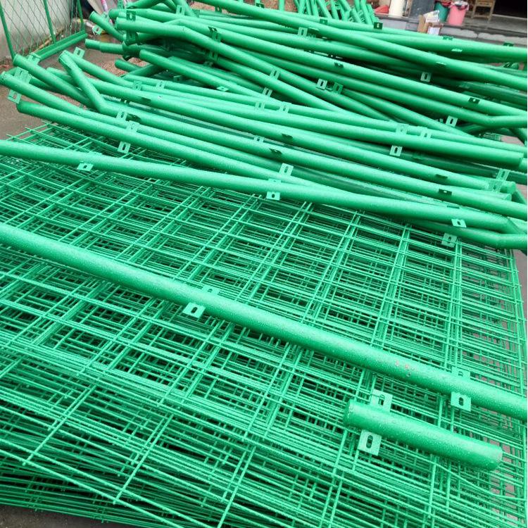 厂家直销公路防护网边框护栏网农场围栏网绿色铁丝网围栏可定做