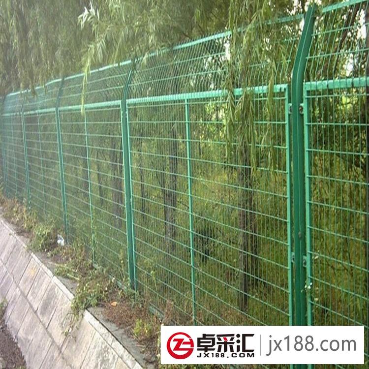 河北厂家现货供应 铁丝护栏网 圈山圈地护栏 规格齐全 当天发货