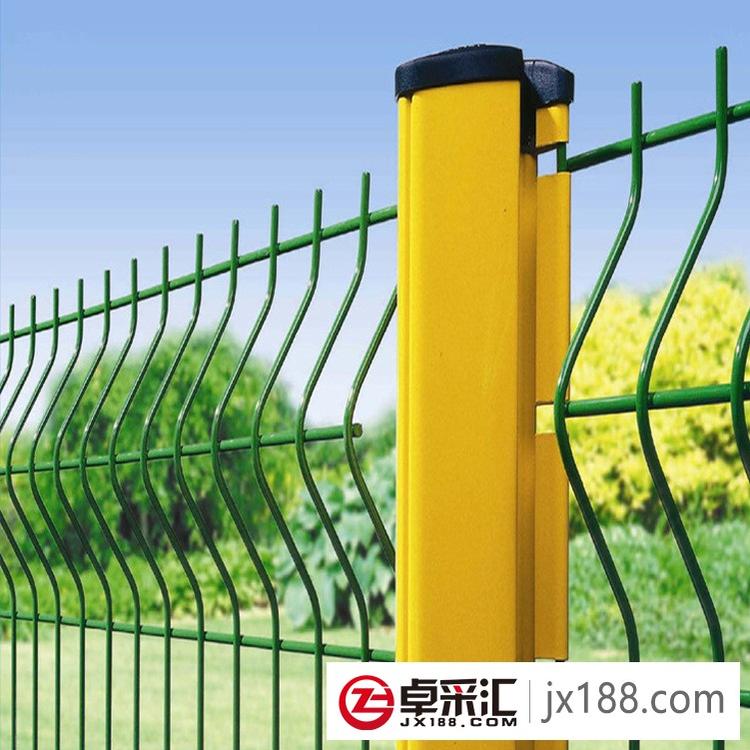 厂家生产低碳钢丝高速公路护栏网 福航草绿色高速公路护栏网定制