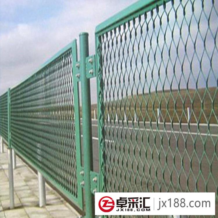 专业生产公路铁路护栏网 高速路高铁防护栅栏防护网隔离栅铁丝网