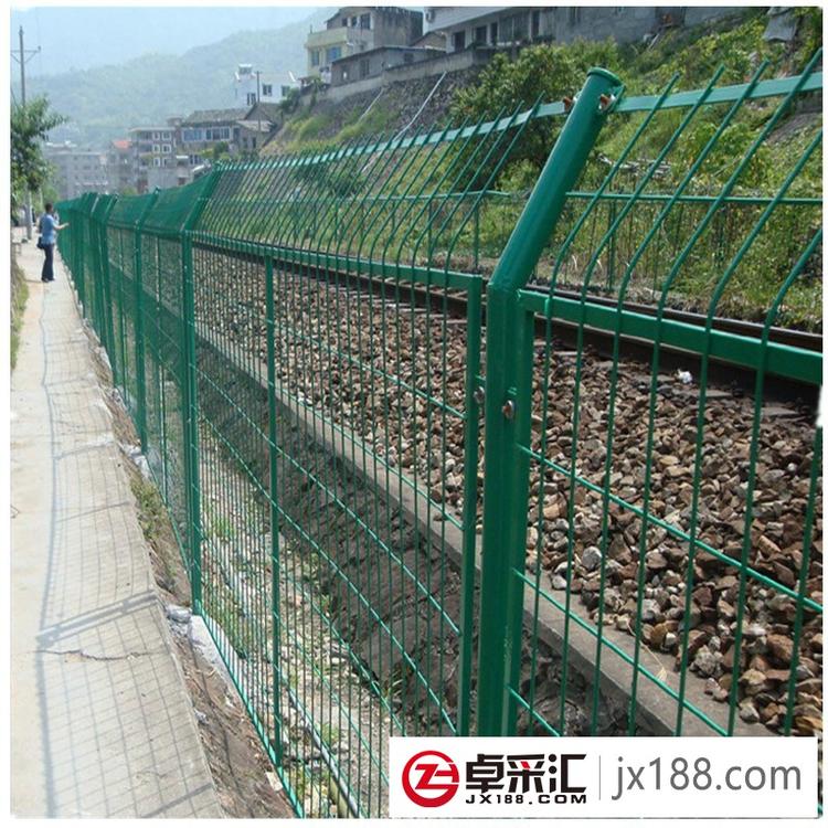 厂家直销草绿色低碳钢丝公路护栏网表面浸塑耐腐蚀公路护栏网定制