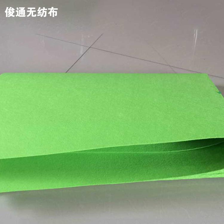 供应批发各种款圣诞装饰布置场地用无纺布毛毡
