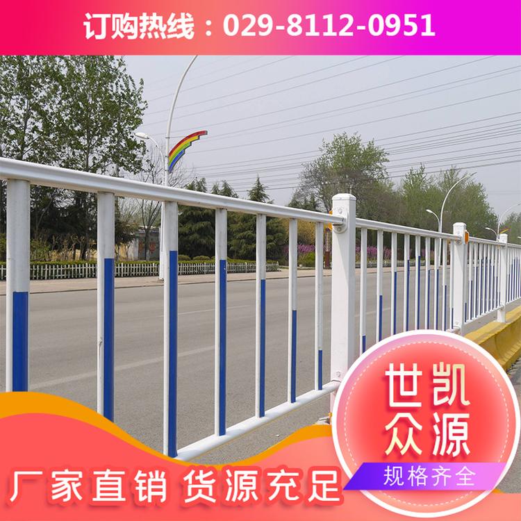 陕西护栏厂现货供应西安市政道路锌钢隔离防护栏 人行道隔离栏杆