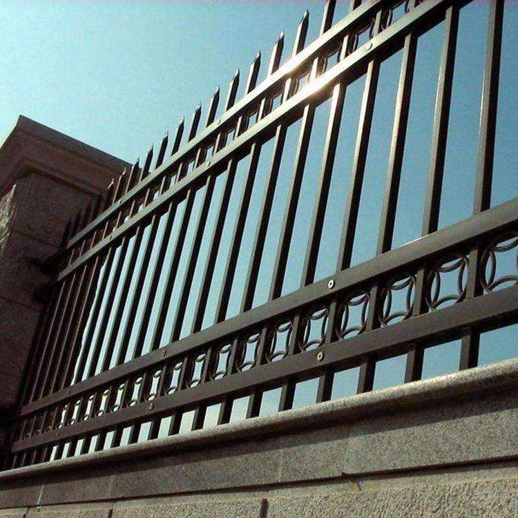 云南昆明现货供应市政园林防护网支持定制锌钢护栏 道路交通市政隔离围栏