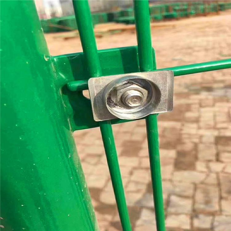 云南昆明框架护栏厂家 公路圈地小区仓库隔离护栏网小区框架护栏网绿色框架护栏网