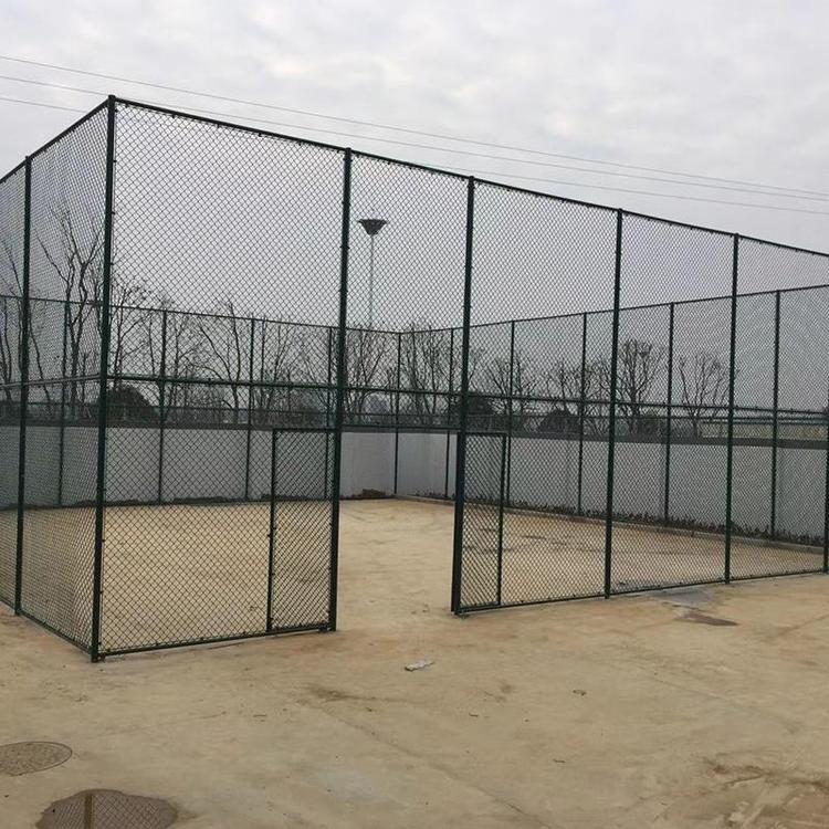 云南昆明现货供应隔离围网体育场护栏厂家 操场围栏价格
