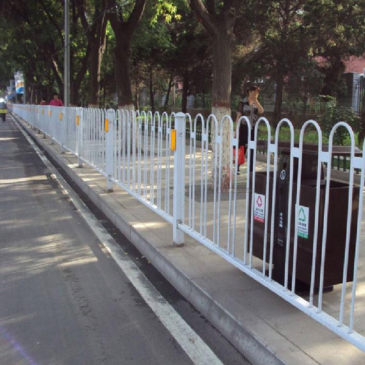 山东道路护栏批发 道路护栏供应商家