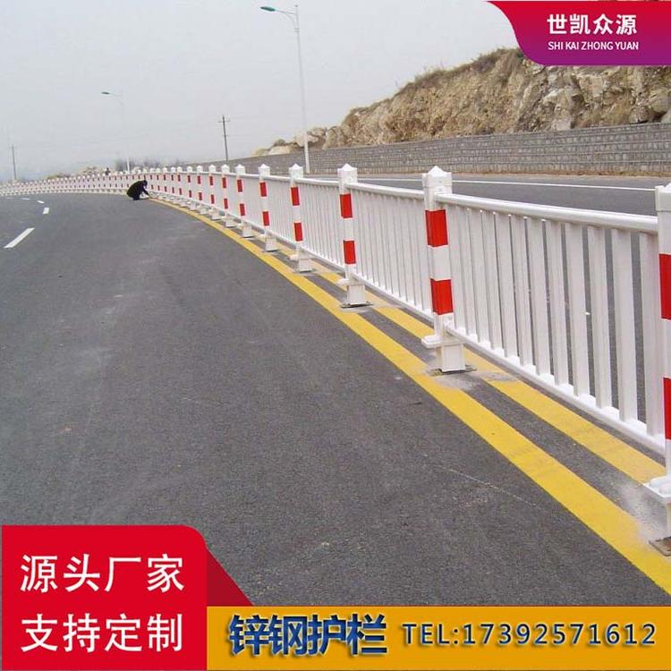 厂家大量出售护栏现货供应 城市市政道路锌钢隔离防护栏 隔离栏杆