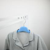 厂家直营塑料衣架蓝色 XY47品牌休闲大衣衣架 创意多功能塑料衣架