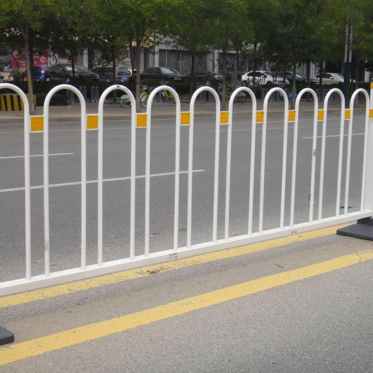 道路护栏隔离围栏西安公路马路护栏锌钢防撞交通护栏隔离护栏直销