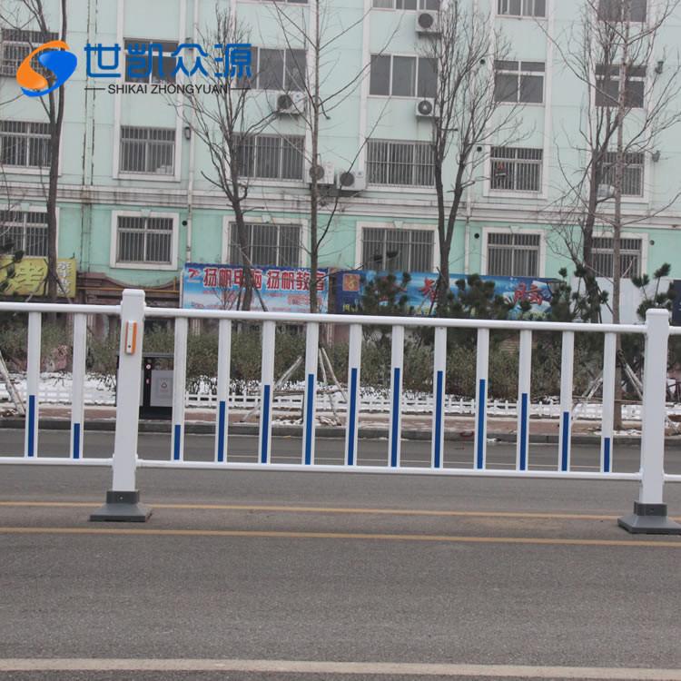 渭南市政道路交通设施安全隔离护栏公路锌钢防撞栏城市马路防护栏
