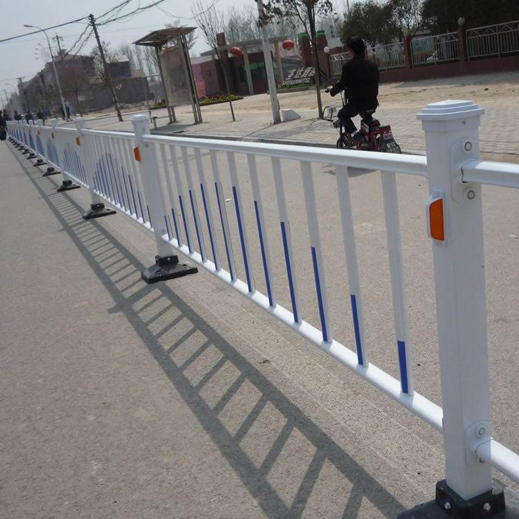 西安锌钢道路交通护栏 马路隔离栏杆 物业学校围栏 移动栏杆厂家