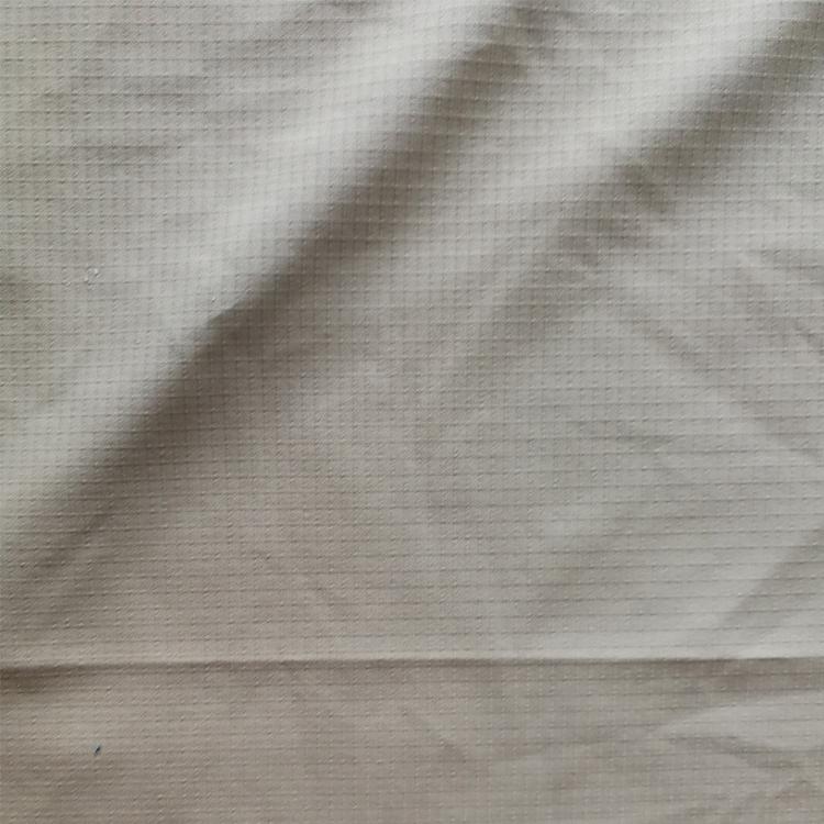 供应各类全涤纶格子小提花春亚纺50D/300T隐格绒感羽绒服棉服面料
