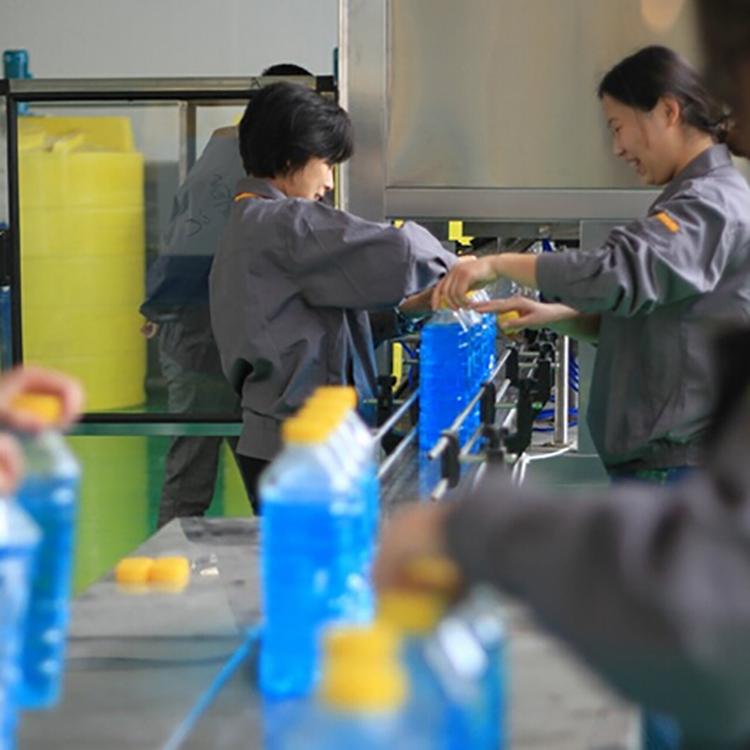 防冻液灌装机 玻璃水灌装机批发 半全自动汽车用品生产线 厂家定制