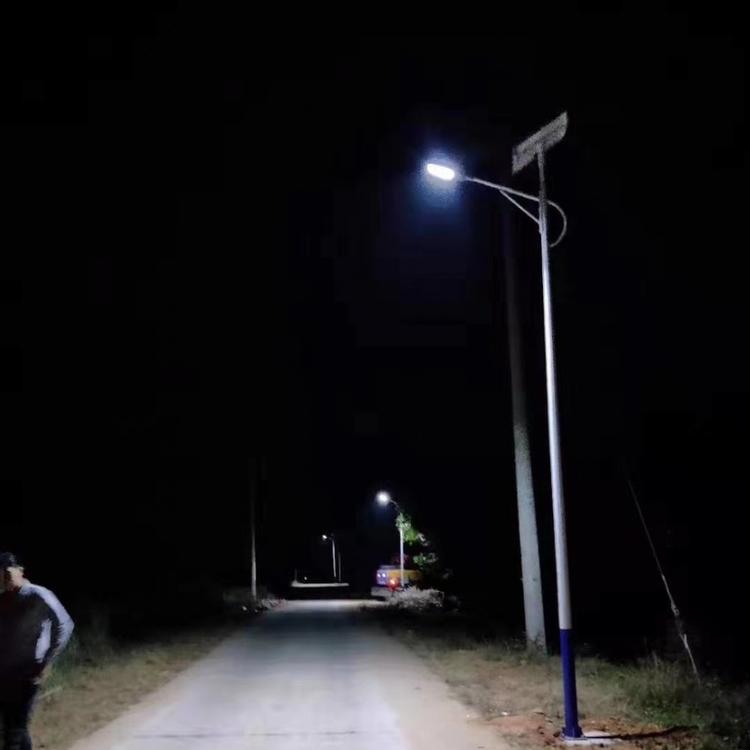 咸阳6-12m道路灯 厂家直销100w太阳能路灯100w大功率路灯