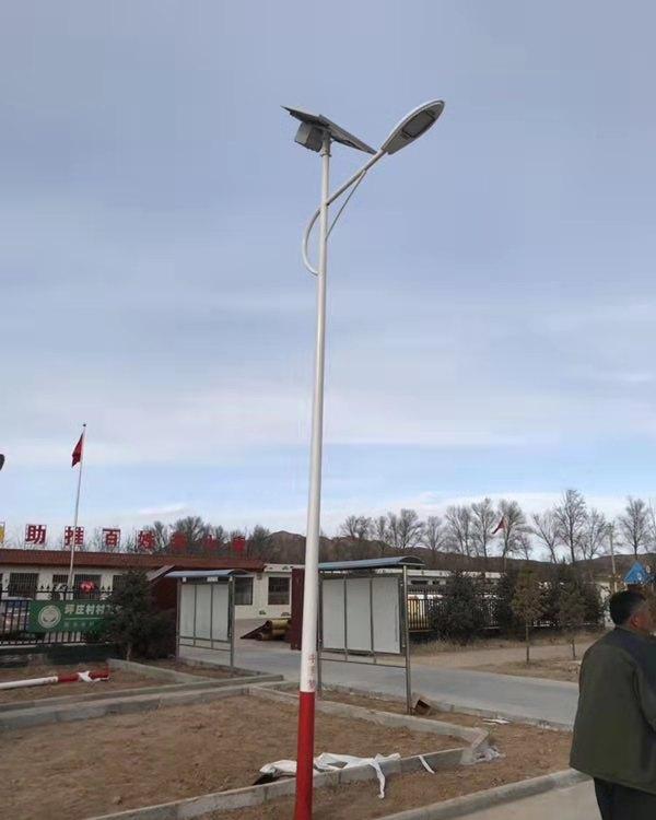 西安太阳能路灯 6米40瓦超高亮 常规太阳能路灯样式