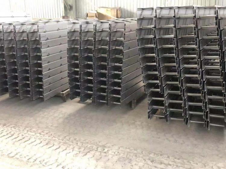 厂家供应梯式桥架—各种河南梯式桥架热卖中