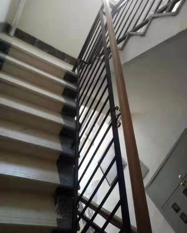 家庭区不锈钢楼梯扶手-公寓区不锈钢扶手铁艺扶手-楼区铁艺扶手