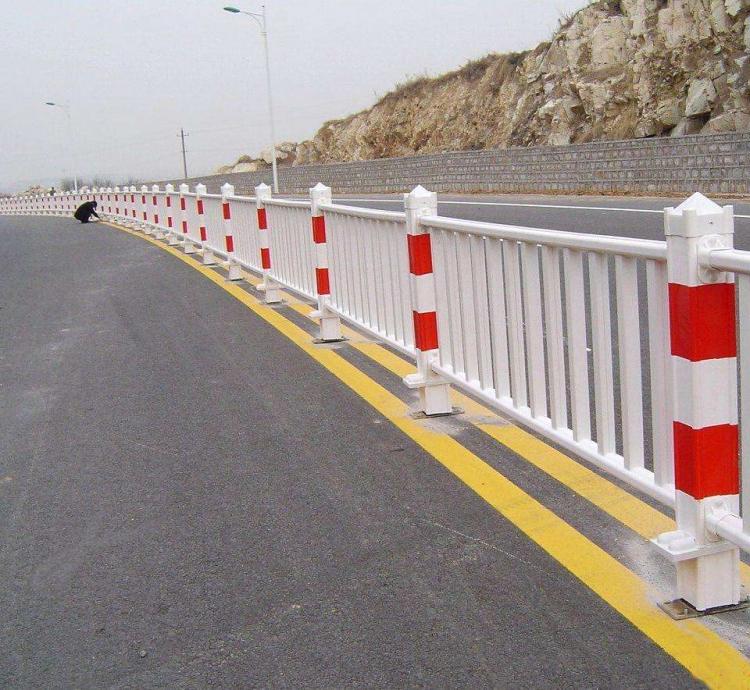 云南昆明市政护栏交通护栏道路中央隔离护栏城市交通设施配件市政护栏底座