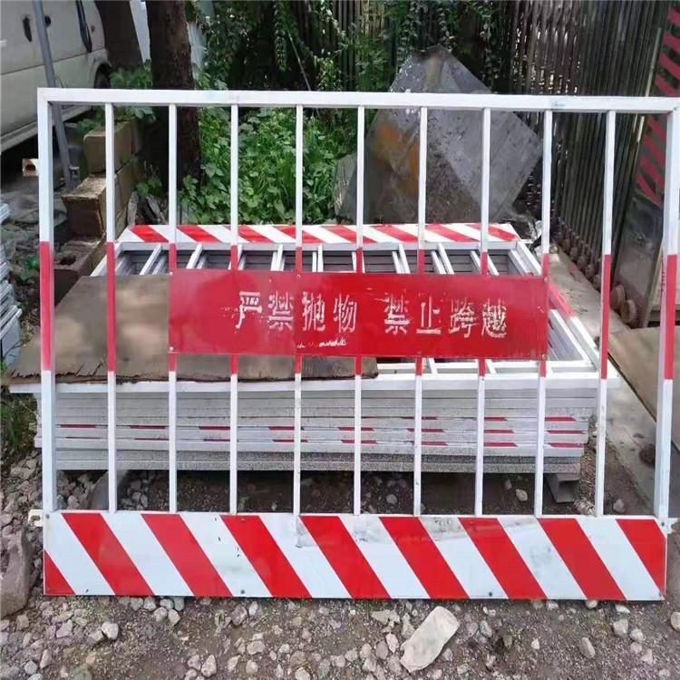 专业生产锌钢基坑围挡护栏_批发临时安全防护基坑护栏_建筑工地临边警示基坑护栏