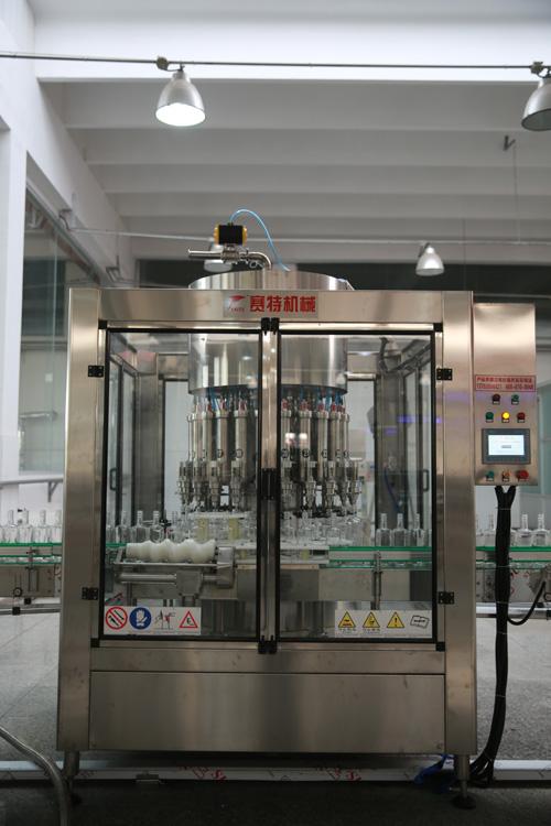 白酒灌装机   白酒灌装生产线    酒水灌装机